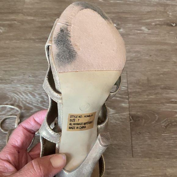 SOLD !!Breckelles gold strapped heels size 7 - Picture 8 of 16